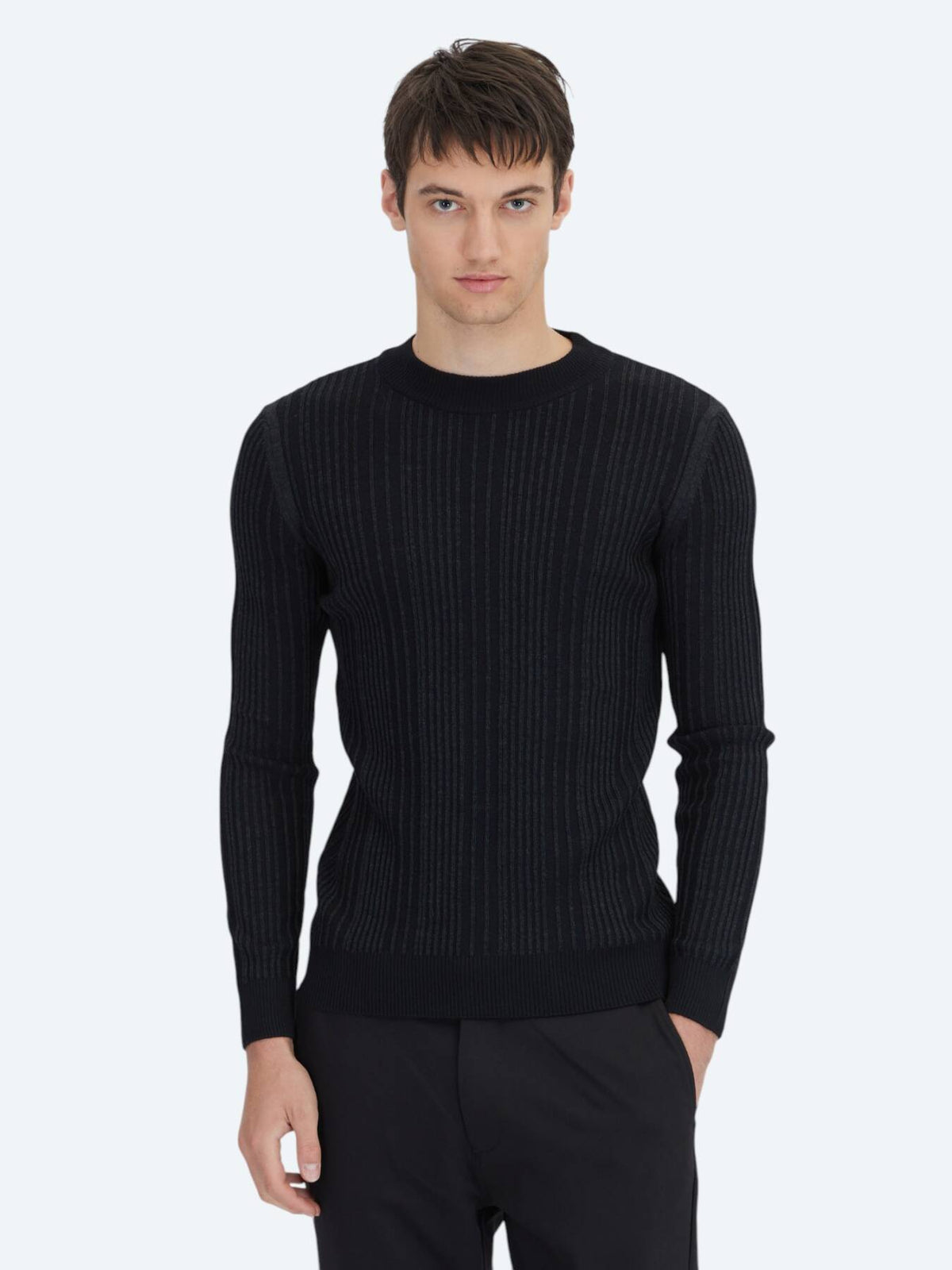 Schwarzer Strickpullover