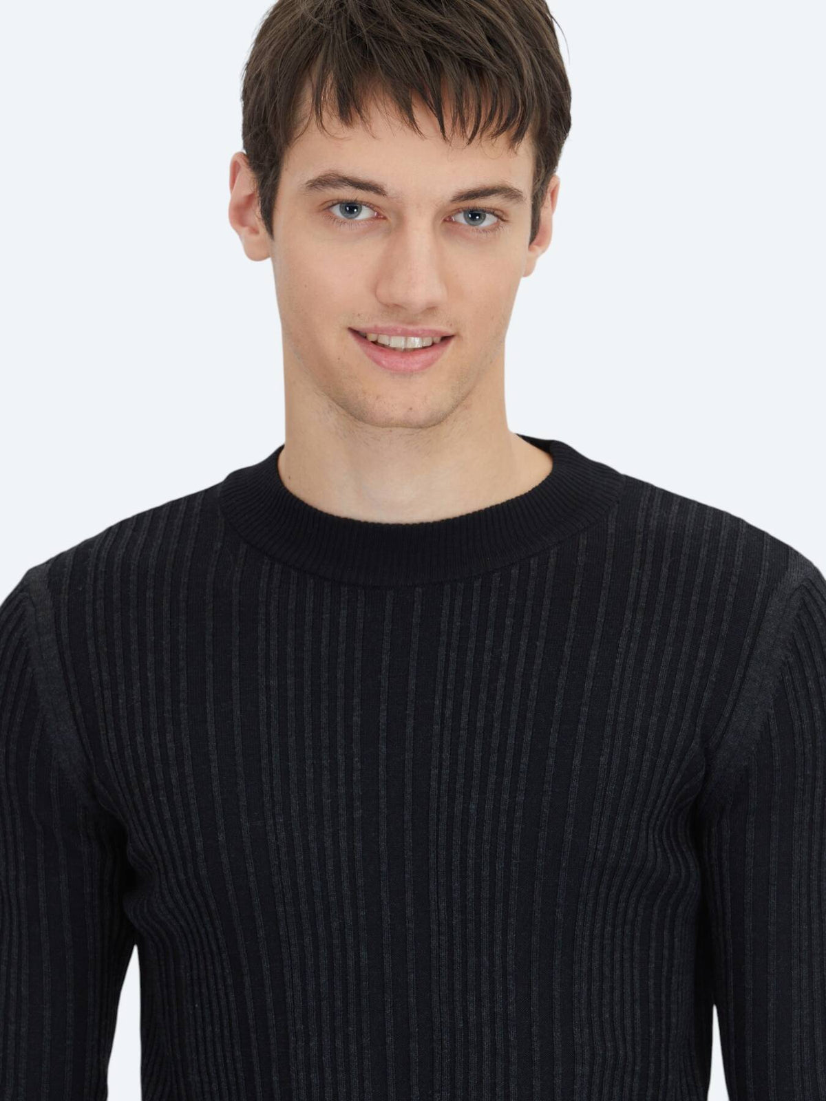 Schwarzer Strickpullover