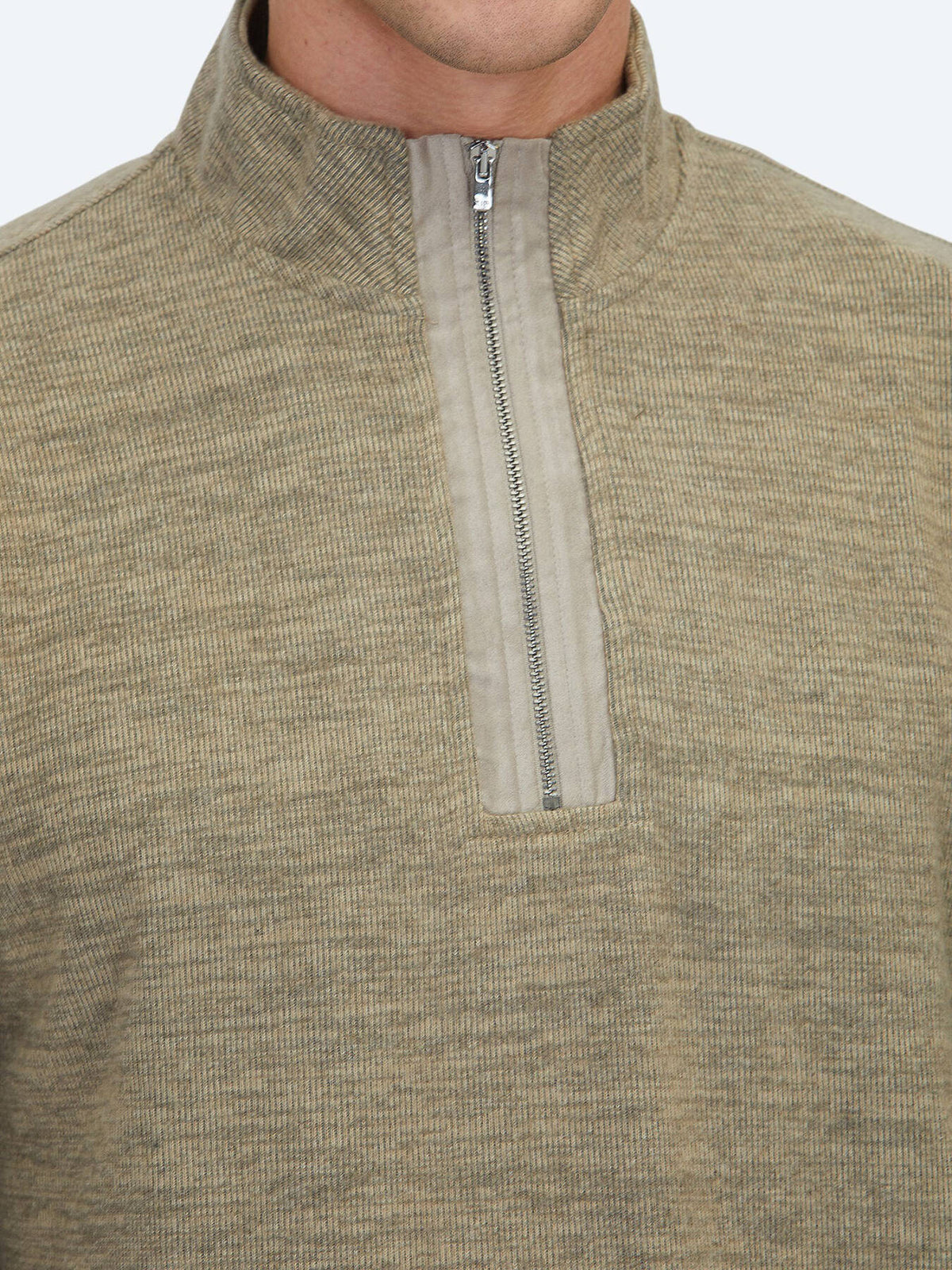 Gestreifter Rollkragenpullover aus Velours