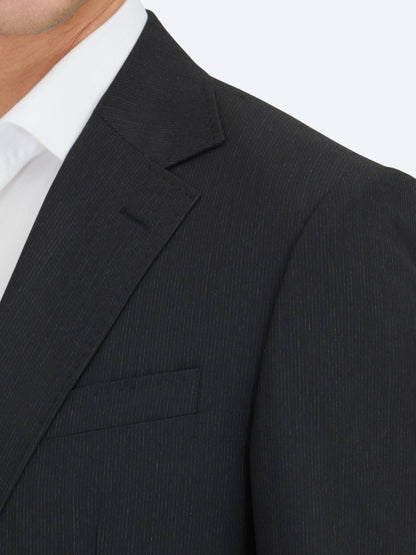 Schwarzer gestreifter Anzug, modern fit