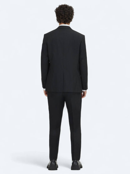 Schwarzer gestreifter Anzug, modern fit