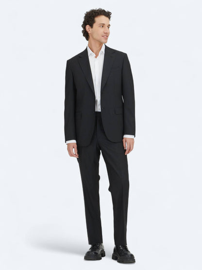 Schwarzer gestreifter Anzug, modern fit