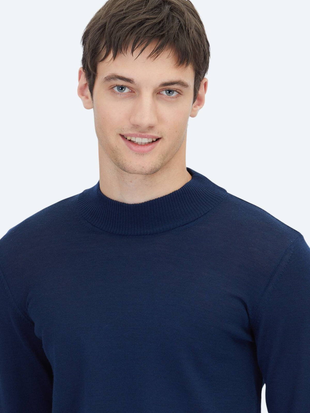 Hellblauer Strickpullover