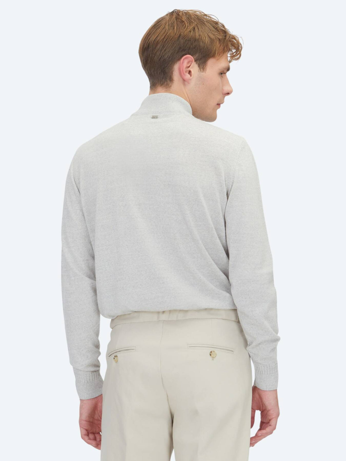 Hellgrauer Strickpullover