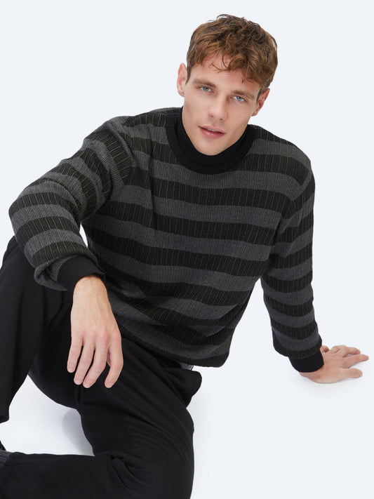 Schwarzes Strick-Sweatshirt