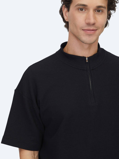Schwarzes gemustertes Rollkragen-T-Shirt
