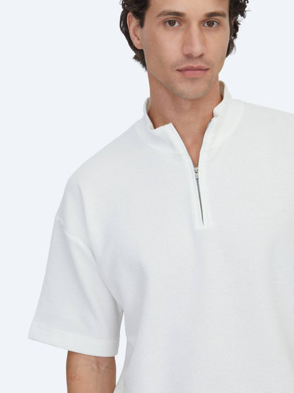 Ecru gemusterter Rollkragen-T-Shirt