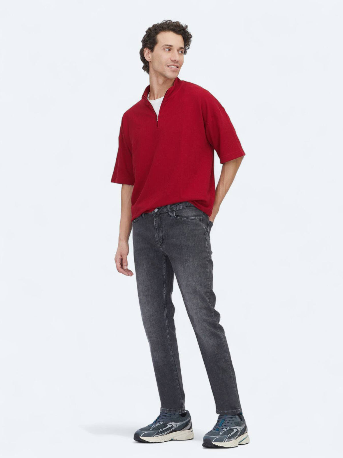 Rotes gemustertes Rollkragen-T-Shirt