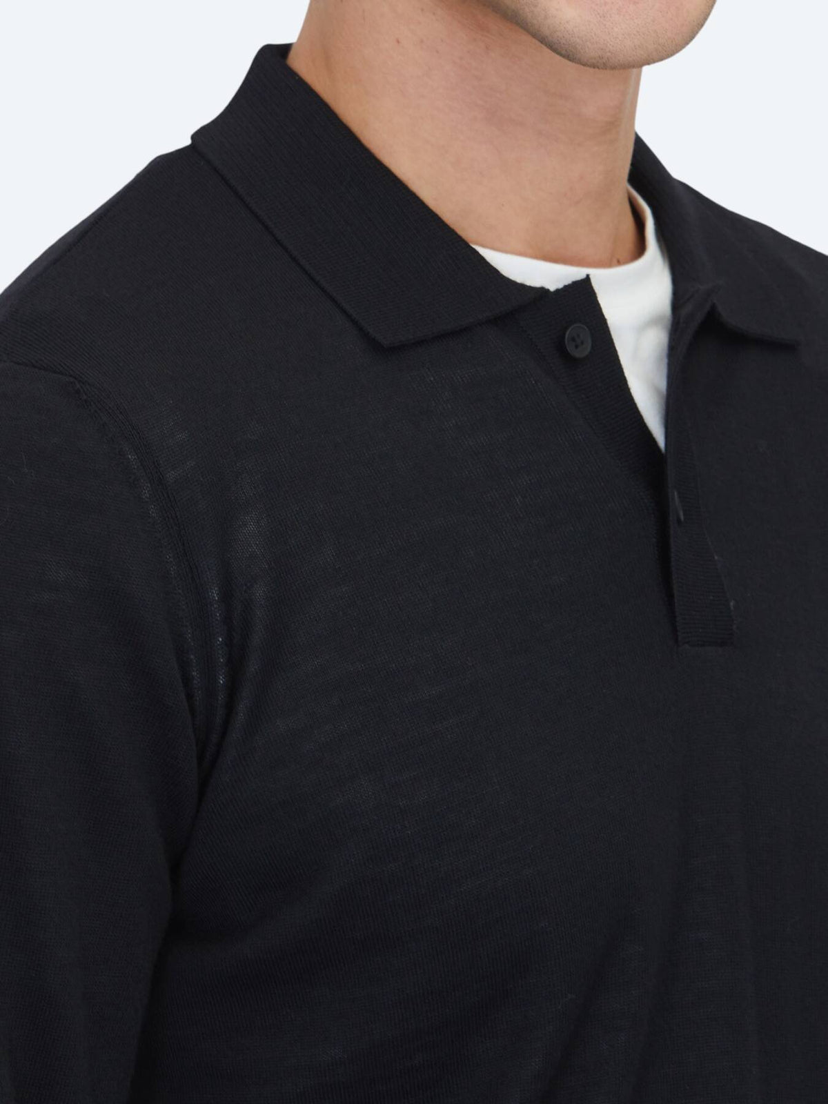 Schwarzer Strickpullover