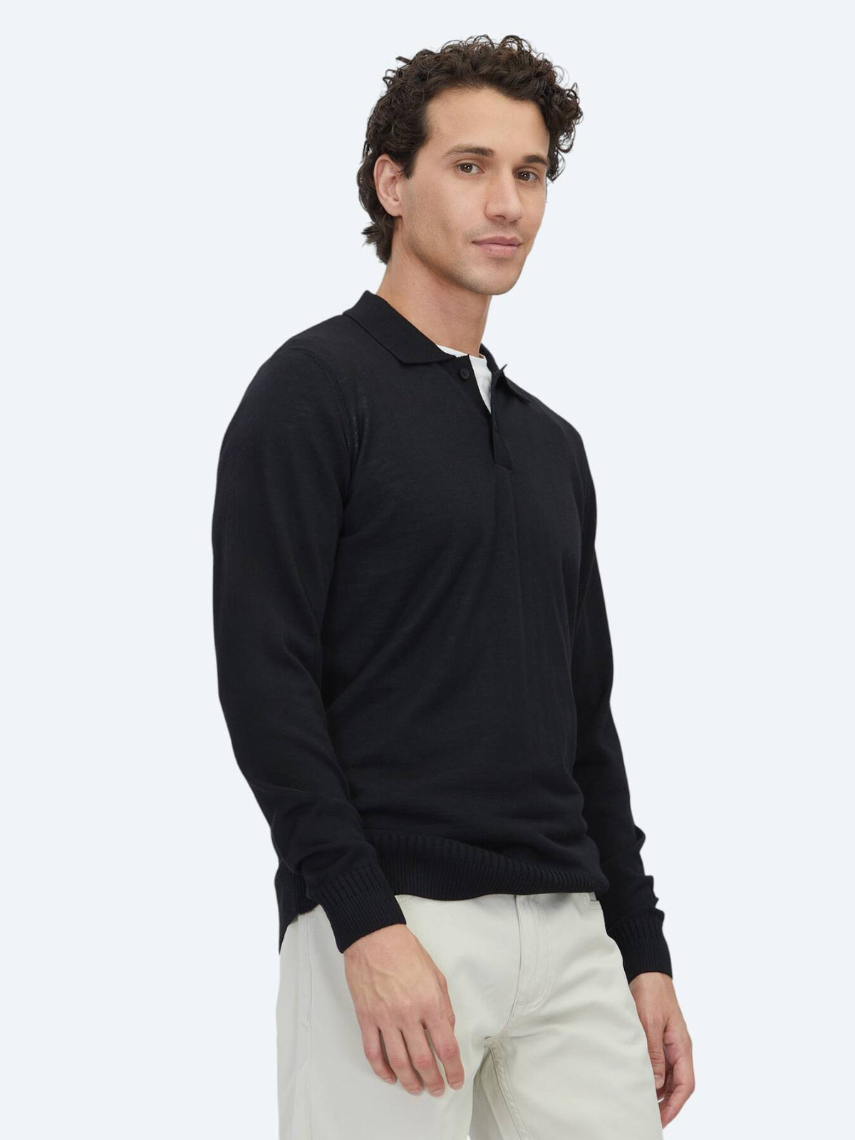 Schwarzer Strickpullover
