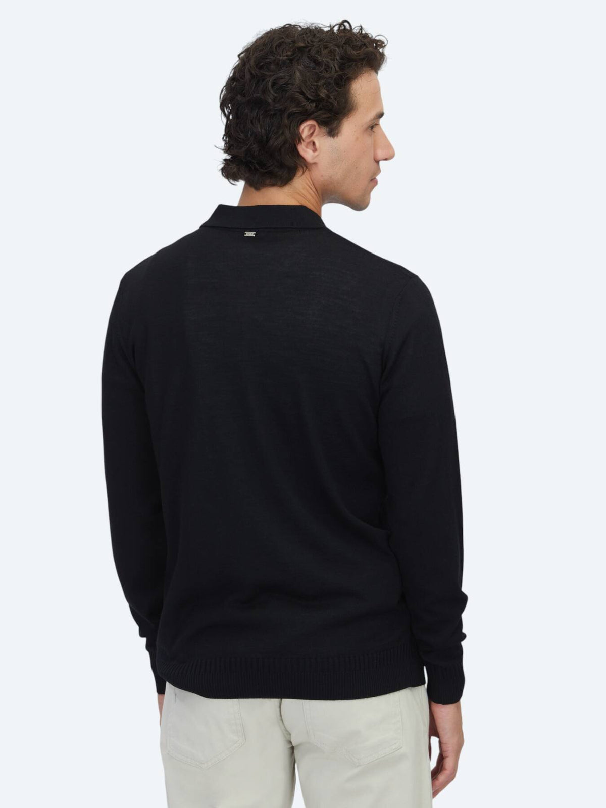 Schwarzer Strickpullover