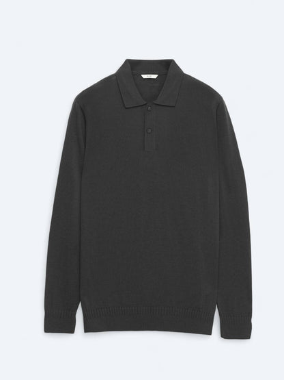Schwarzer Strickpullover