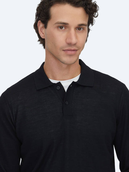 Schwarzer Strickpullover