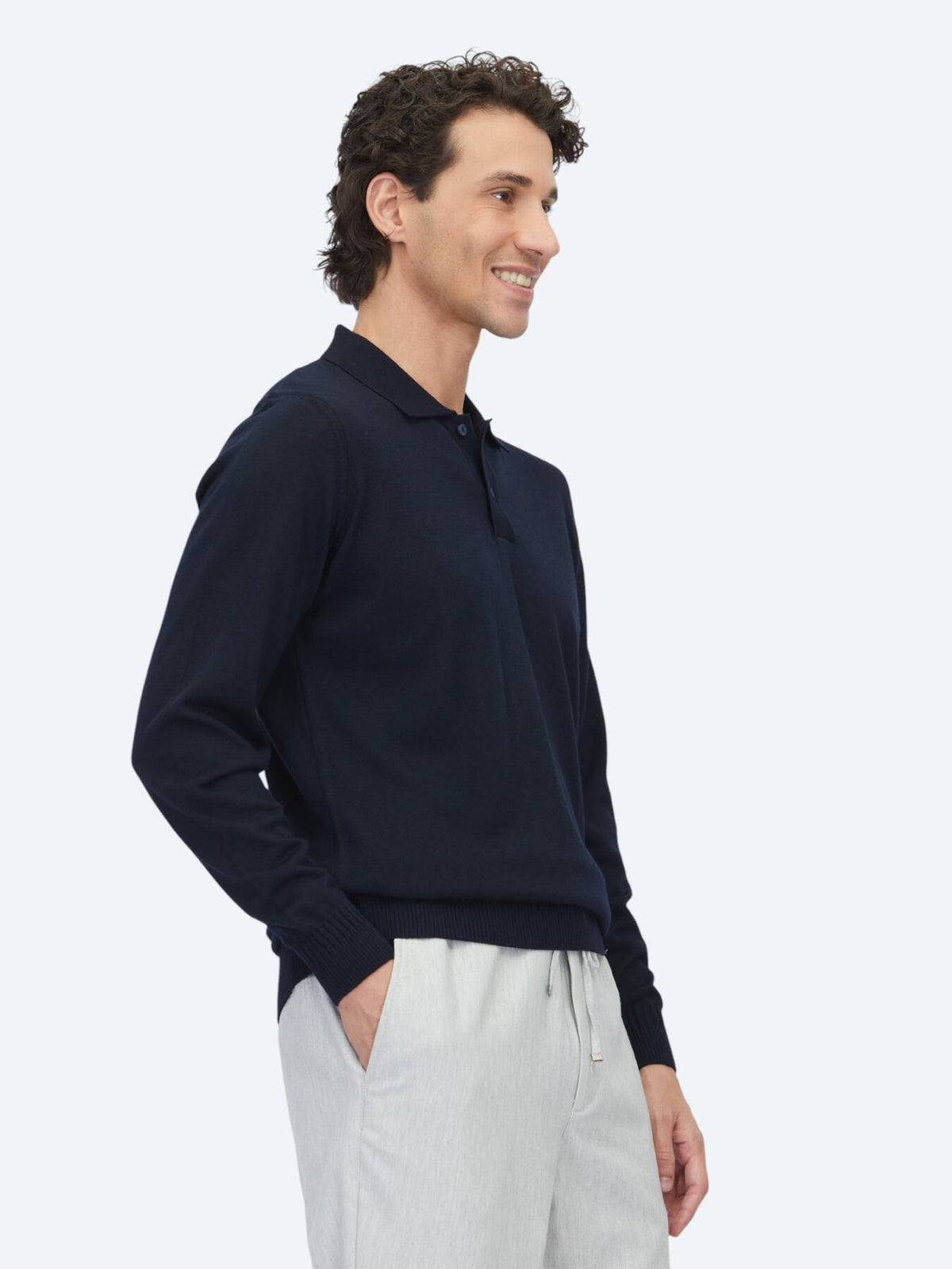 Marineblauer Strickpullover
