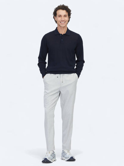Marineblauer Strickpullover