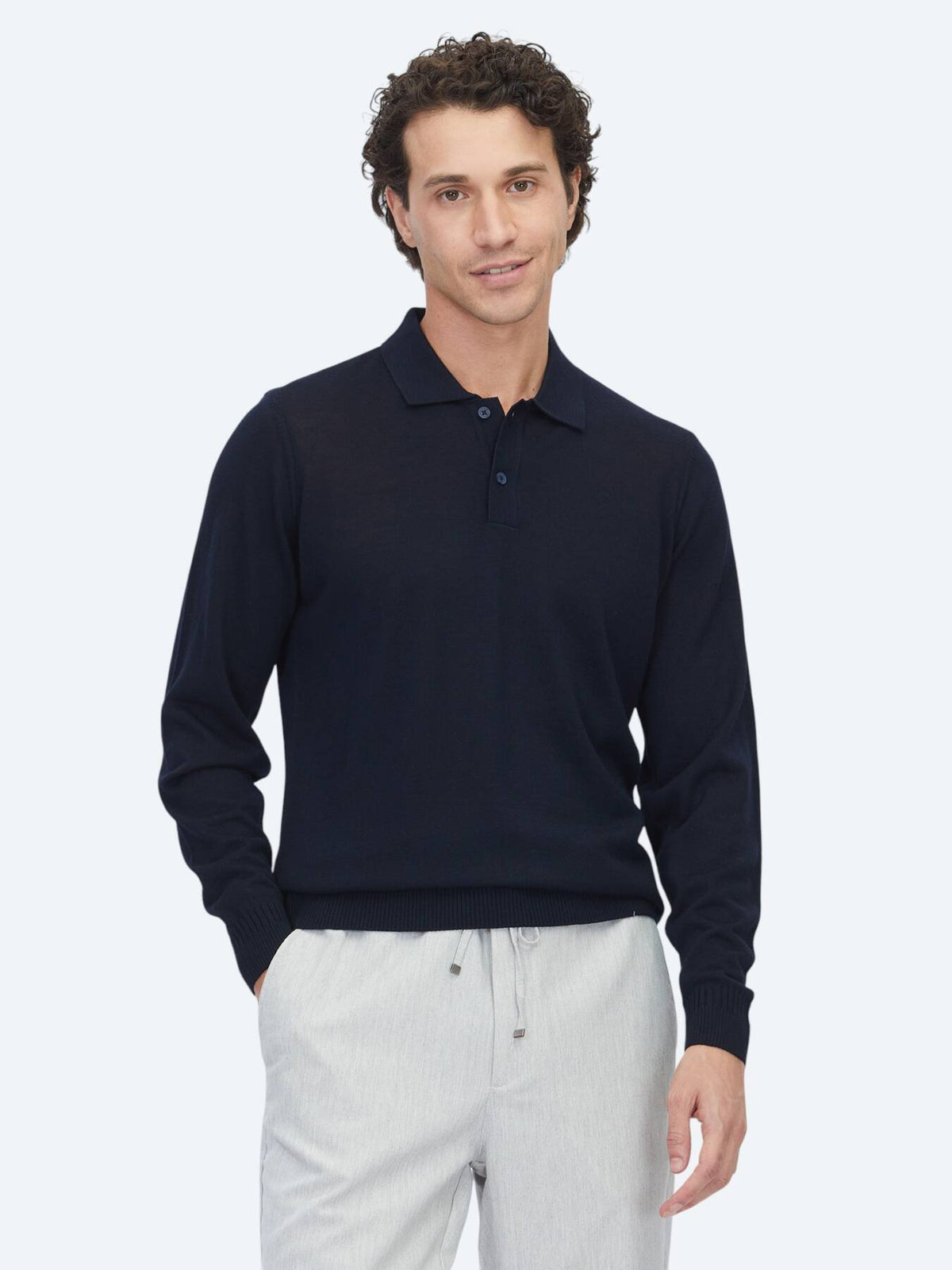 Marineblauer Strickpullover