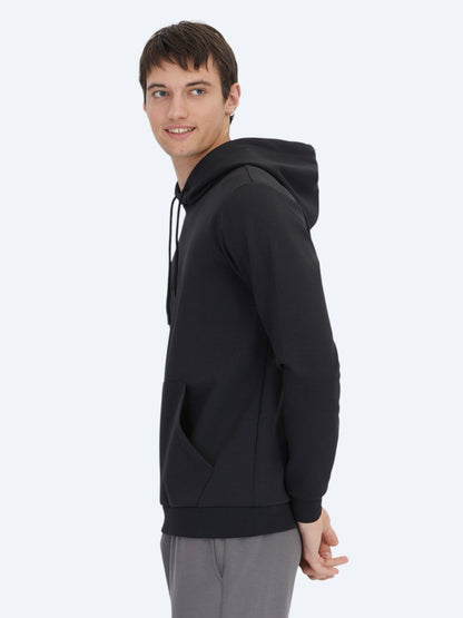 Schwarzer Kapuzenpullover