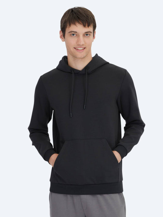 Schwarzer Kapuzenpullover