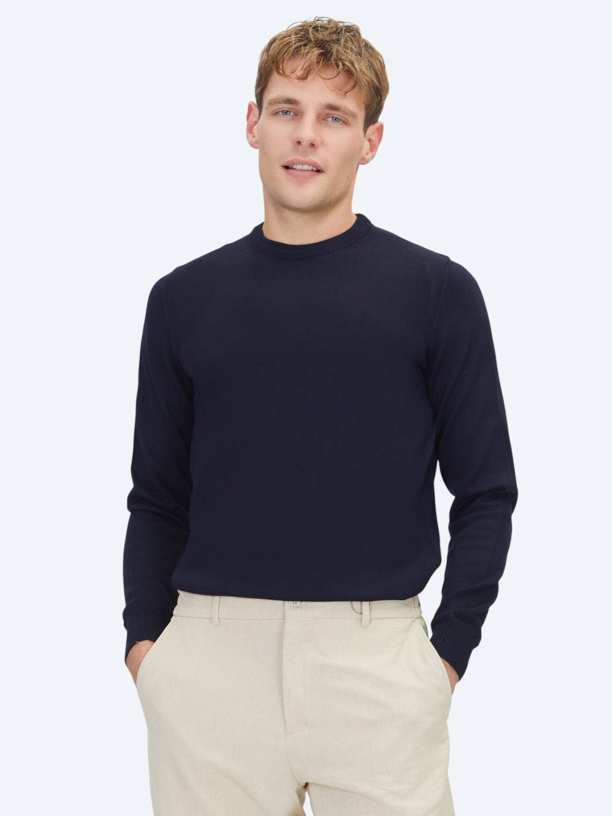 Marineblauer Strickpullover
