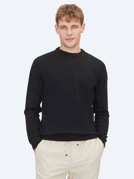 Schwarzer Strickpullover