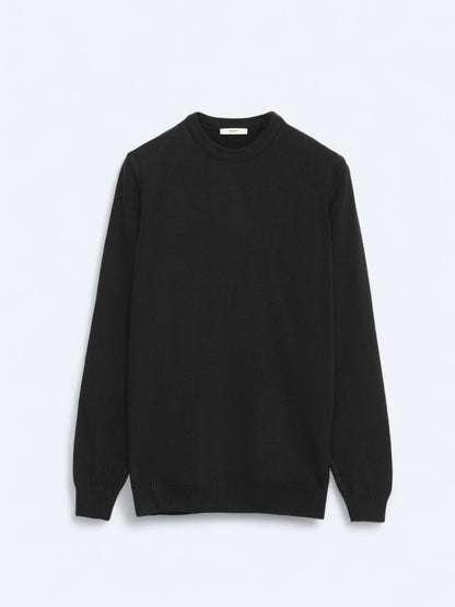 Schwarzer Strickpullover