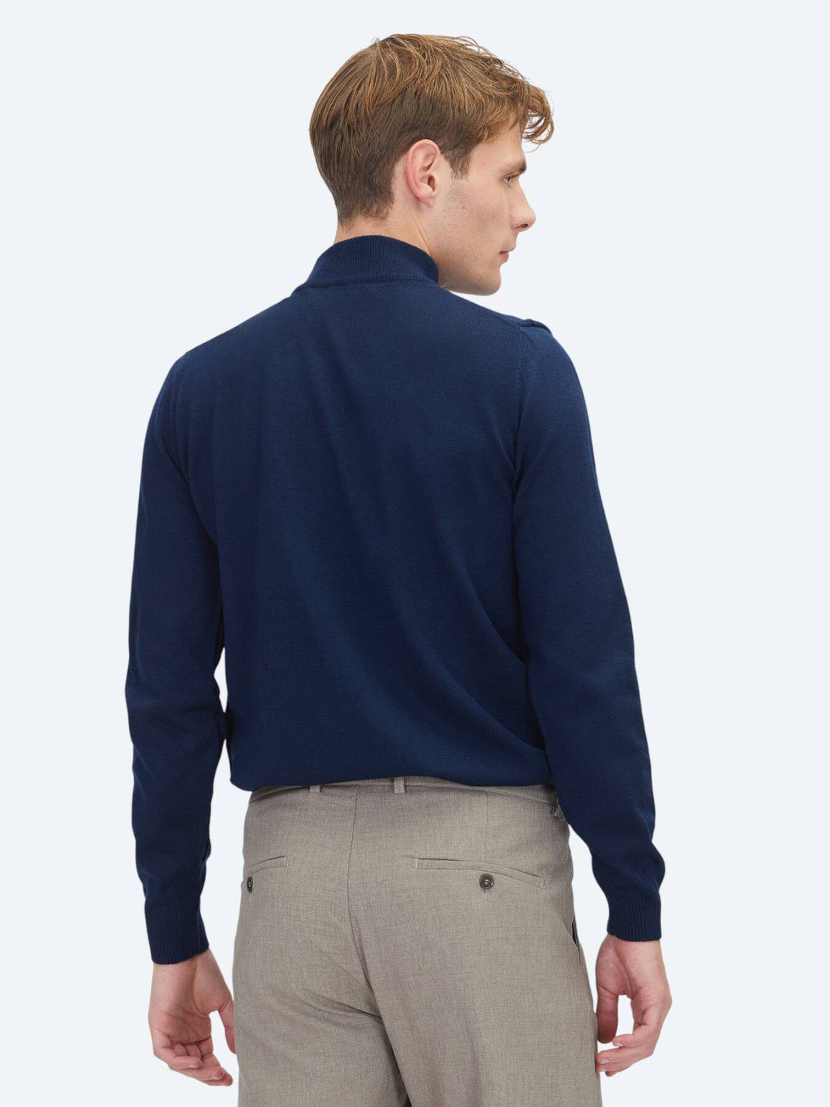 Marineblauer Strickpullover