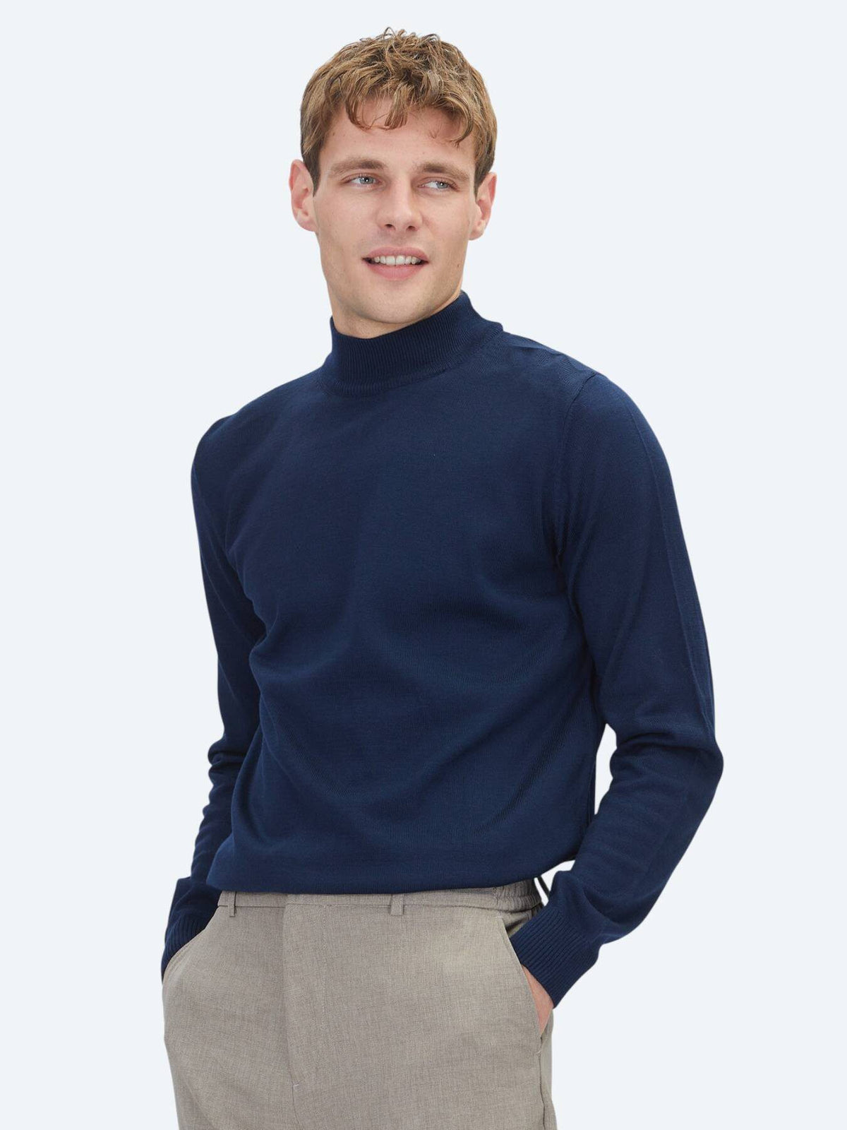 Marineblauer Strickpullover