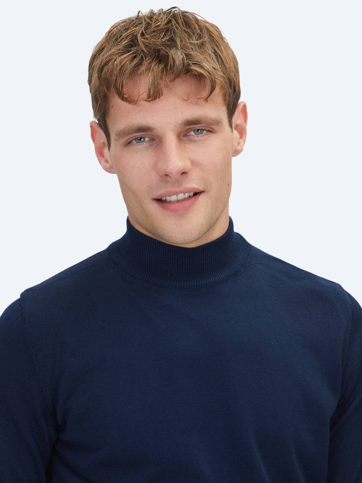 Marineblauer Strickpullover