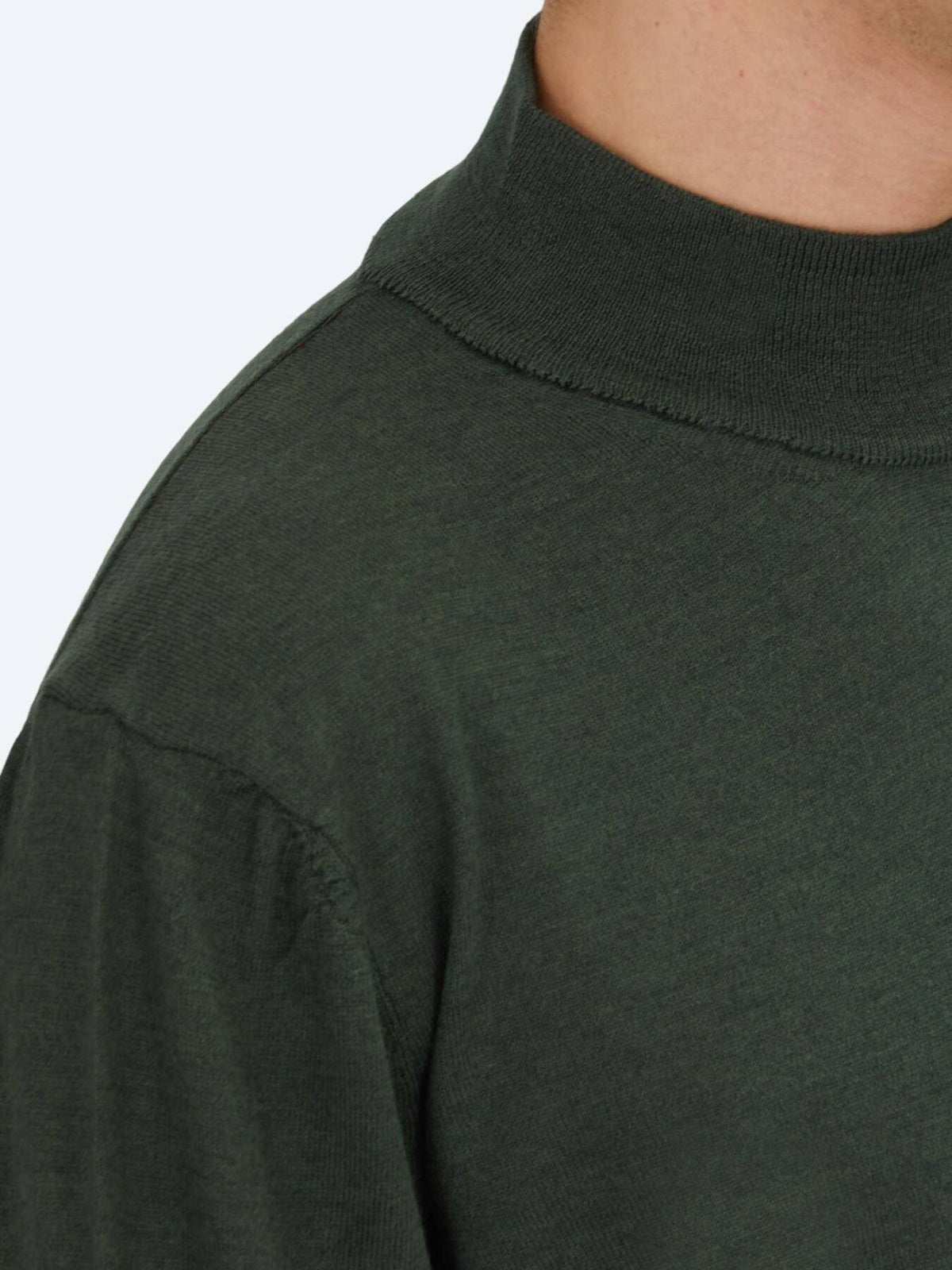 Grüner Strickpullover