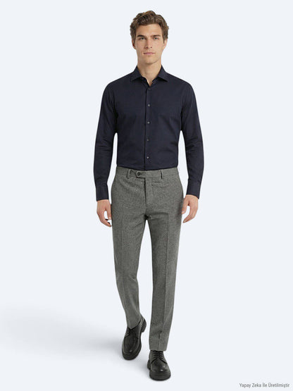 Schwarzes, schlichtes Slim-Fit-Hemd aus 100 % Baumwolle mit Webmuster.