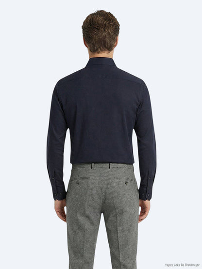 Schwarzes, schlichtes Slim-Fit-Hemd aus 100 % Baumwolle mit Webmuster.