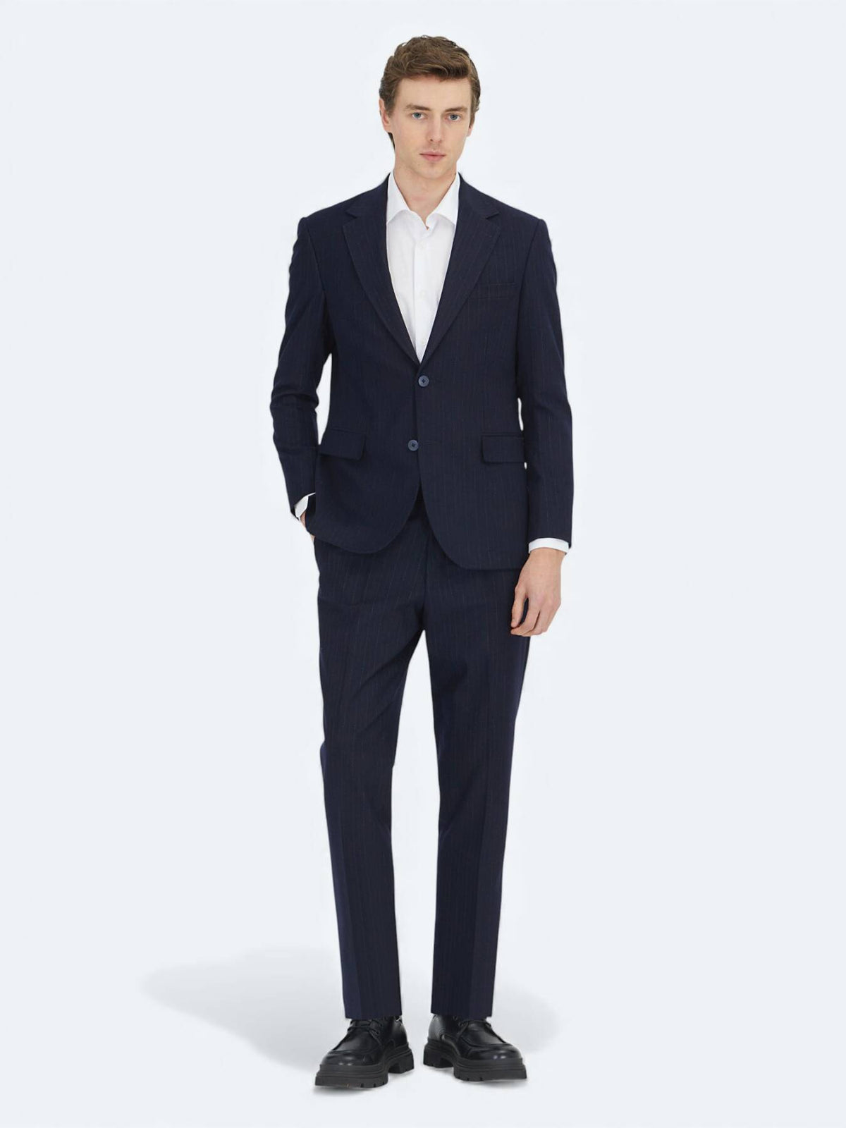 Marineblaue gestreifte Modern Fit Anzug