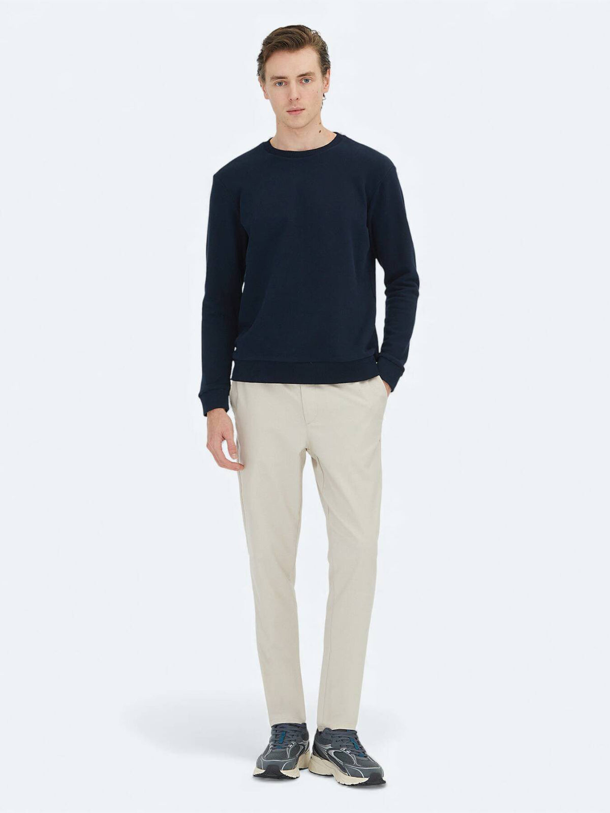 Marineblaues Sweatshirt mit Rundhalsausschnitt