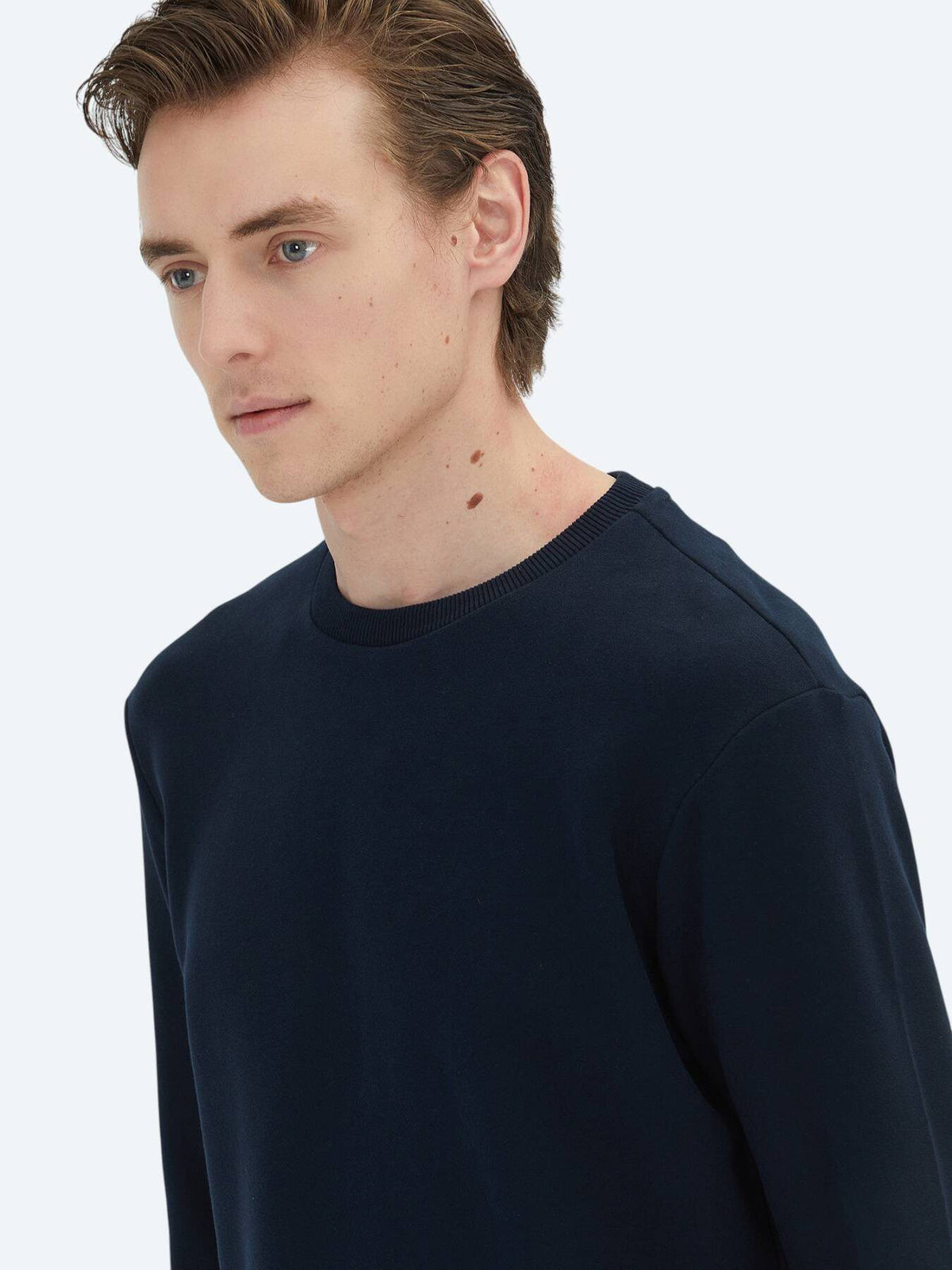 Marineblaues Sweatshirt mit Rundhalsausschnitt