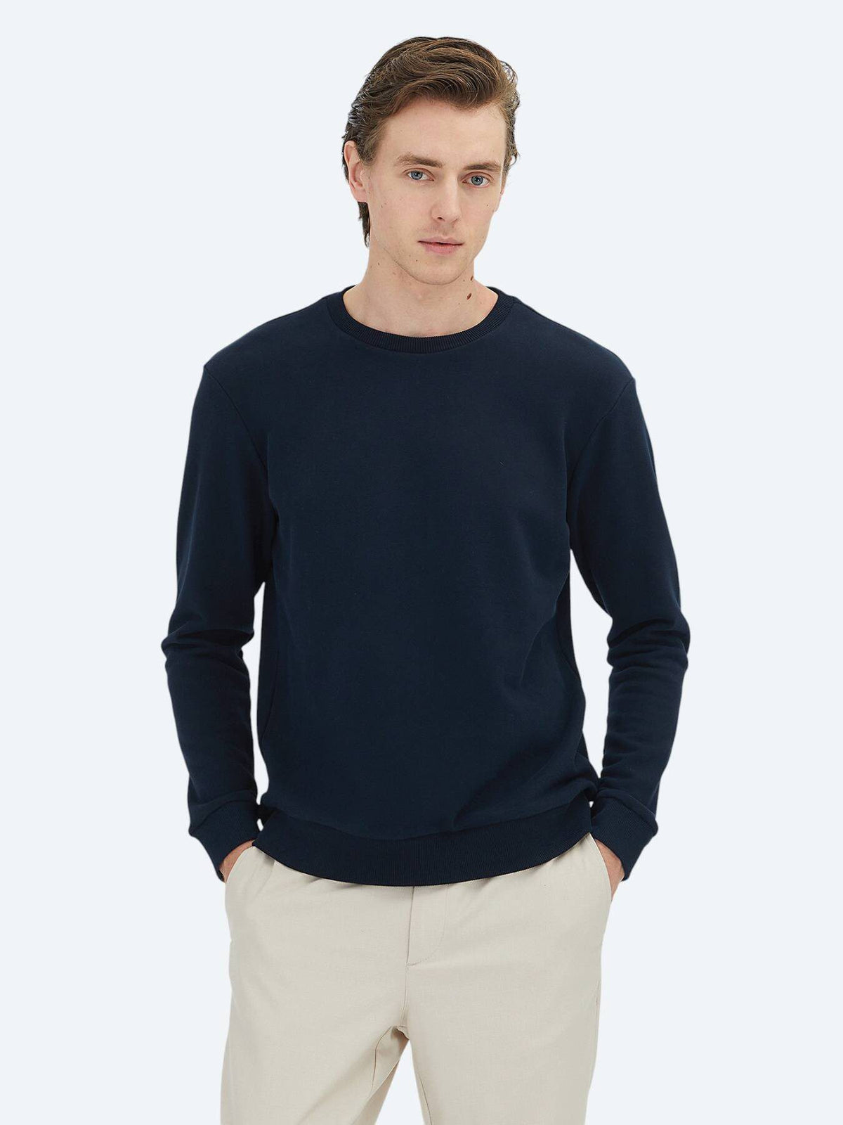 Marineblaues Sweatshirt mit Rundhalsausschnitt