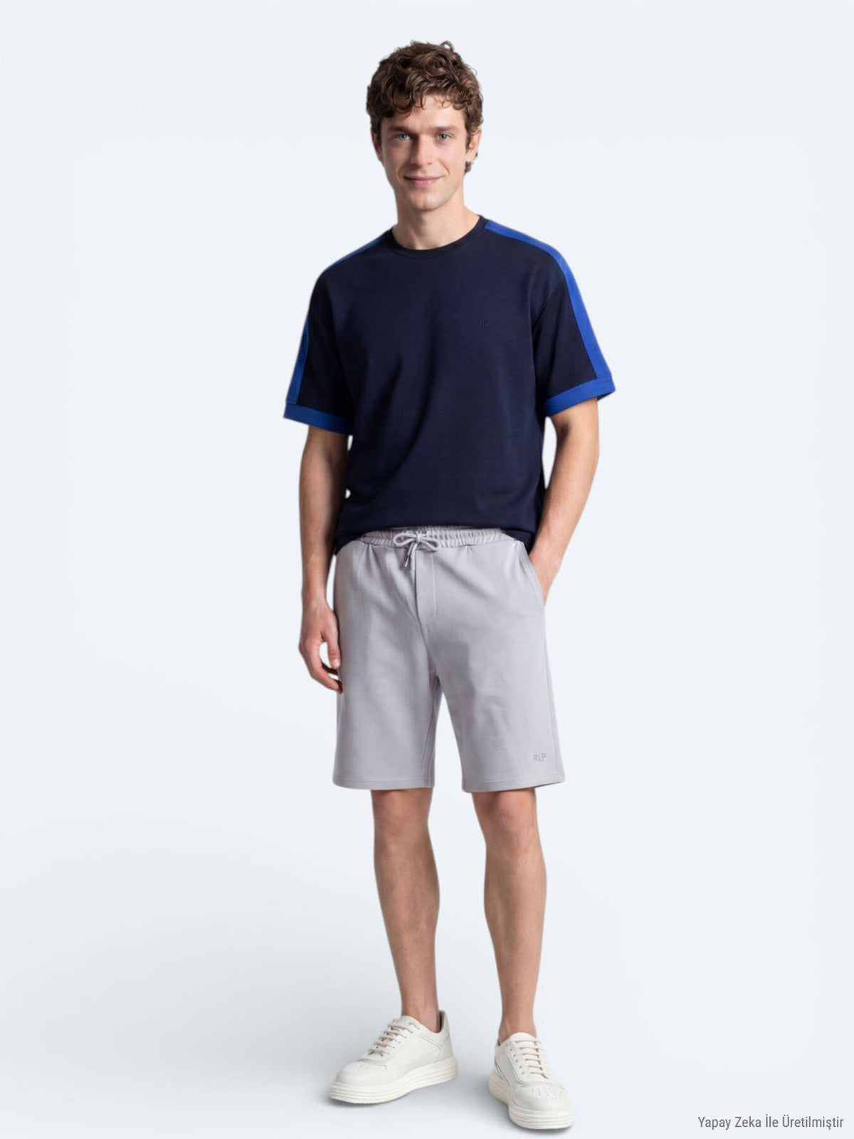 Marineblaues schlichtes T-Shirt