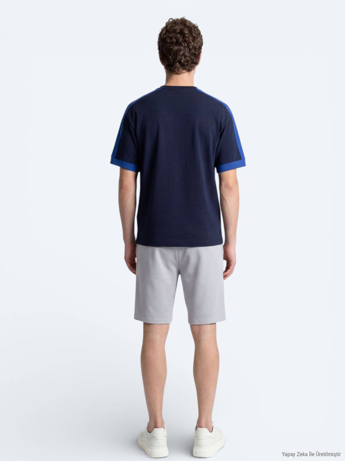 Marineblaues schlichtes T-Shirt
