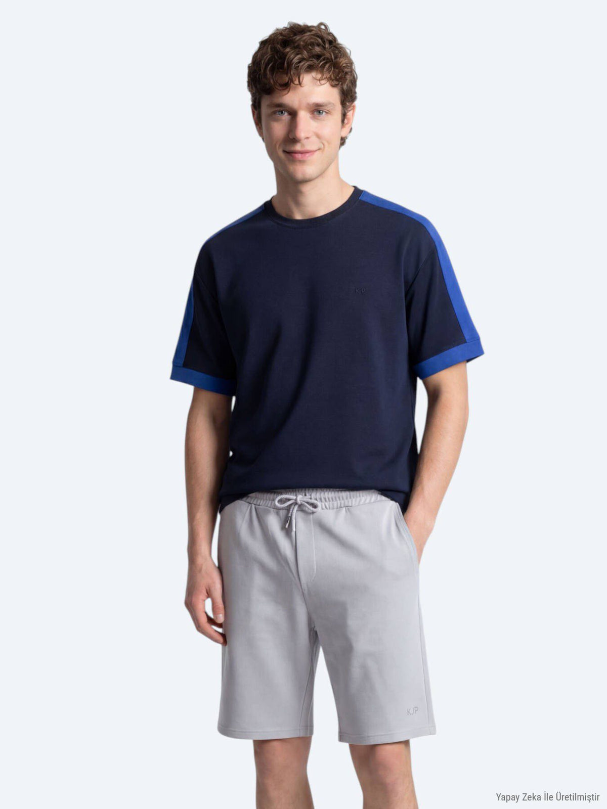 Marineblaues schlichtes T-Shirt