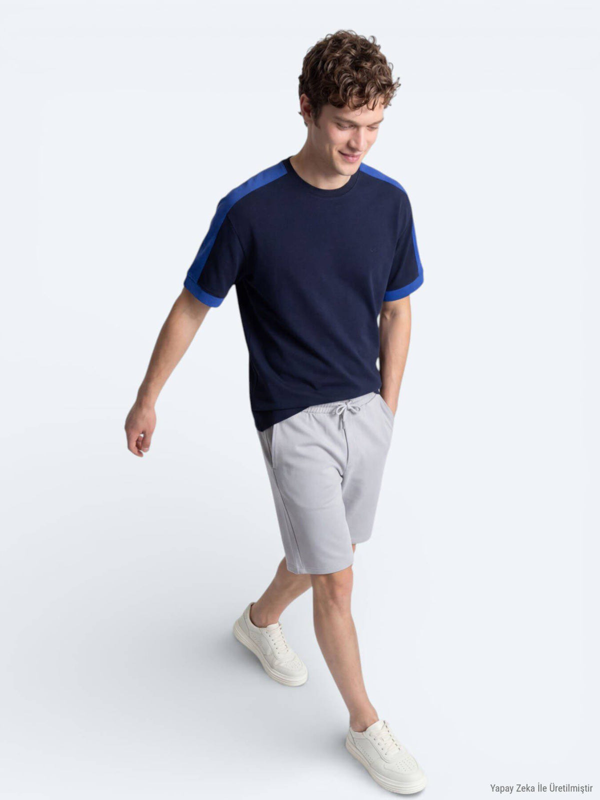 Marineblaues schlichtes T-Shirt