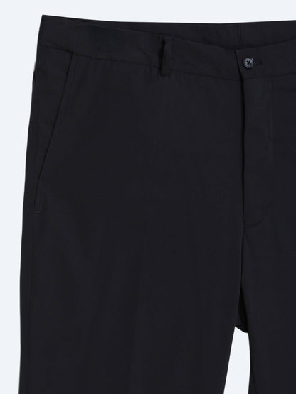 Schwarzer gestreifter Anzug modern fit