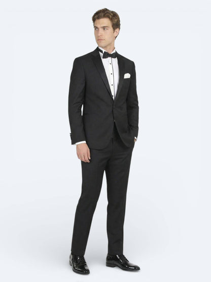 Schwarzer Tuxedo mit Schmetterlingskragen