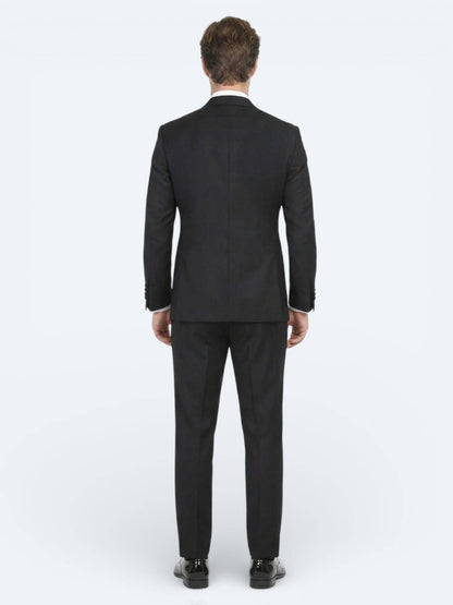 Schwarzer Tuxedo mit Schmetterlingskragen
