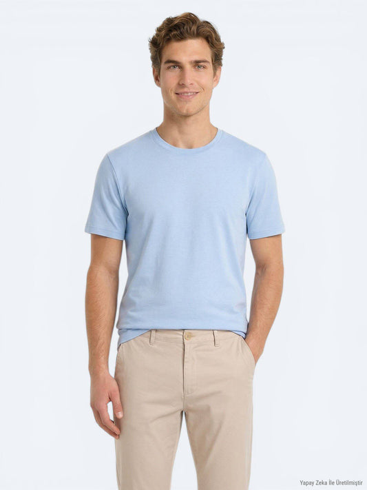 Hellblaues schlichtes T-Shirt