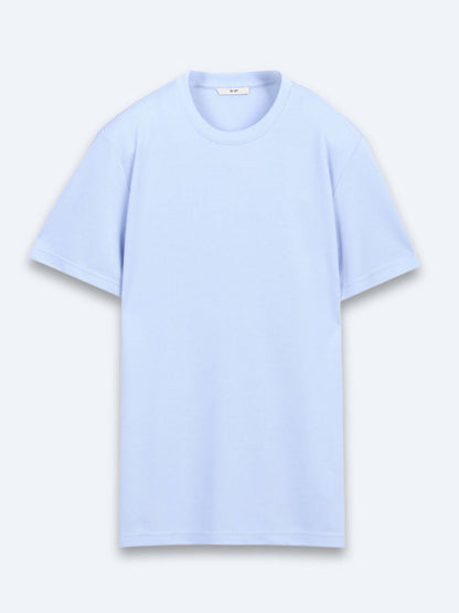 Hellblaues schlichtes T-Shirt