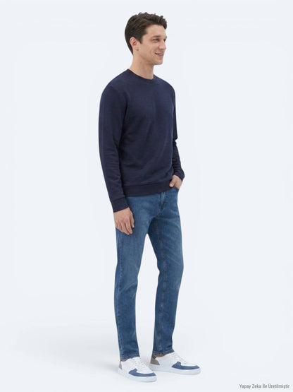 Marineblaues schlichtes Sweatshirt