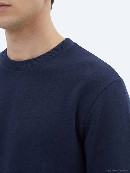 Marineblaues schlichtes Sweatshirt