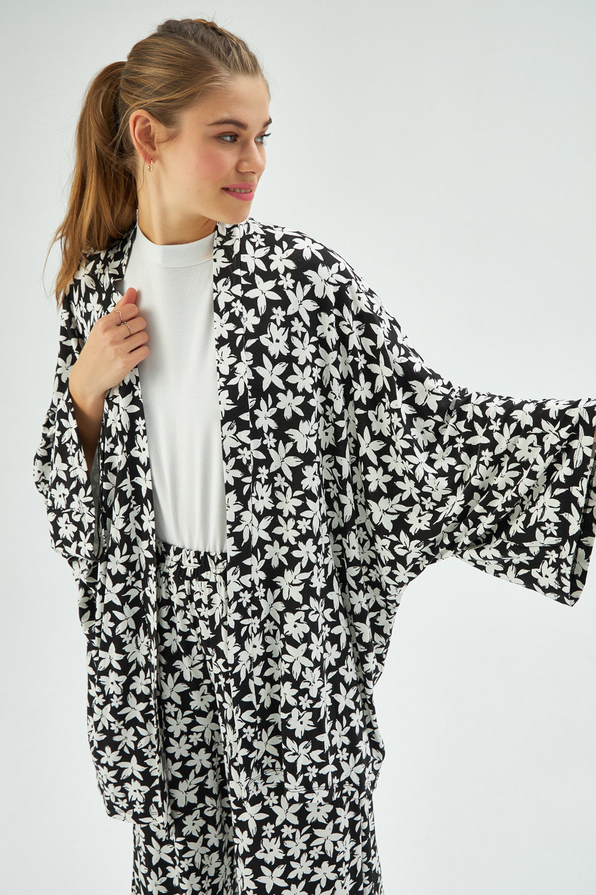 MUNI MUNI - Printed Kimono Top - black