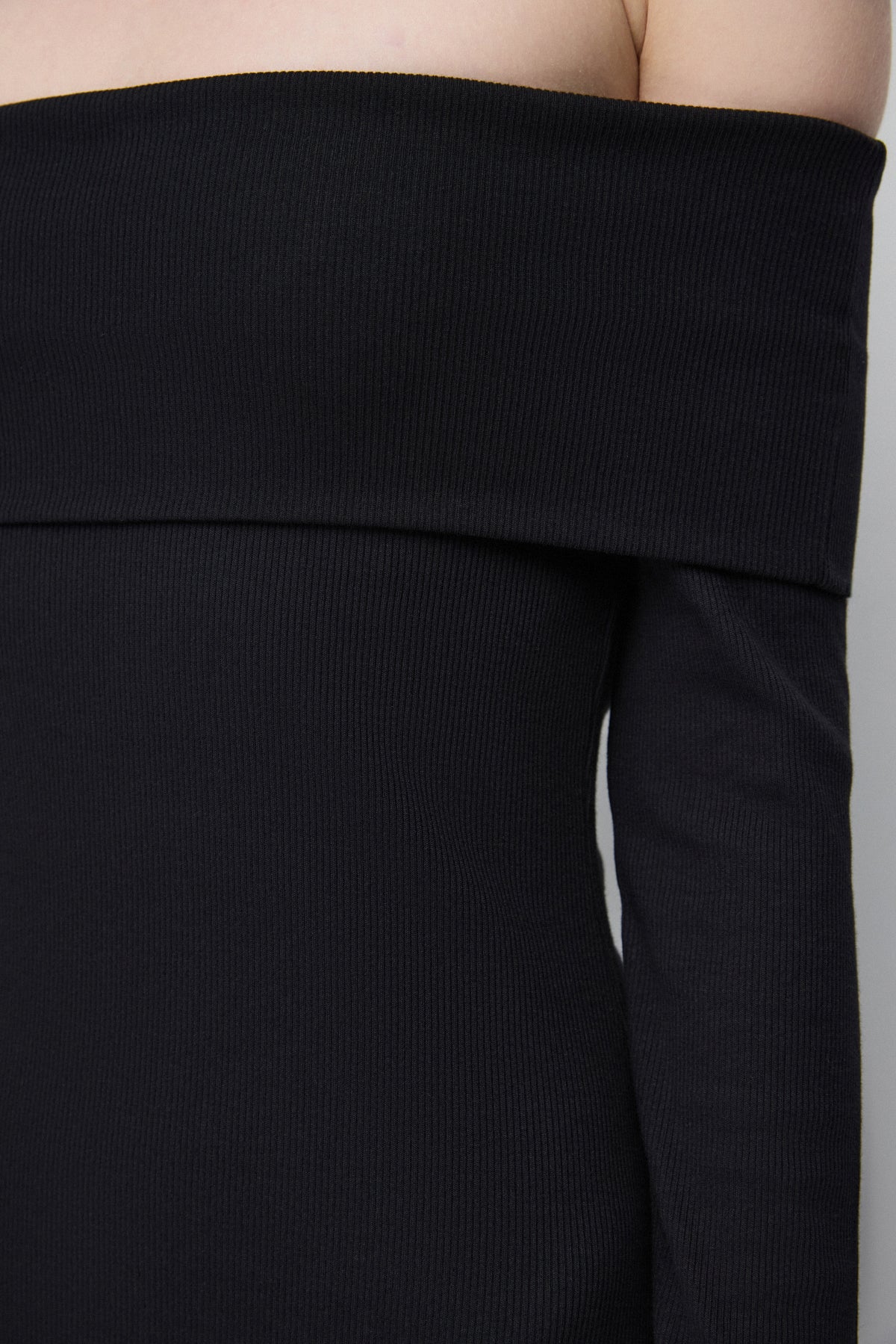Schulterfreies Midikleid