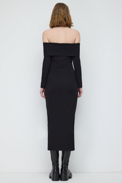 Schulterfreies Midikleid