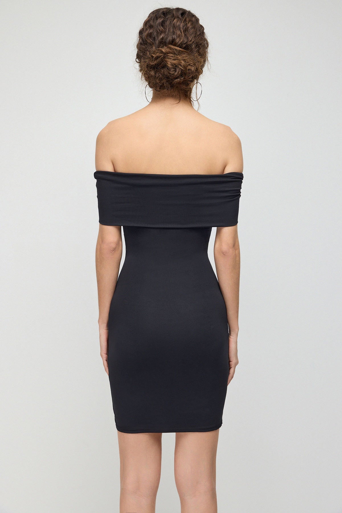 schulterfreies Kleid